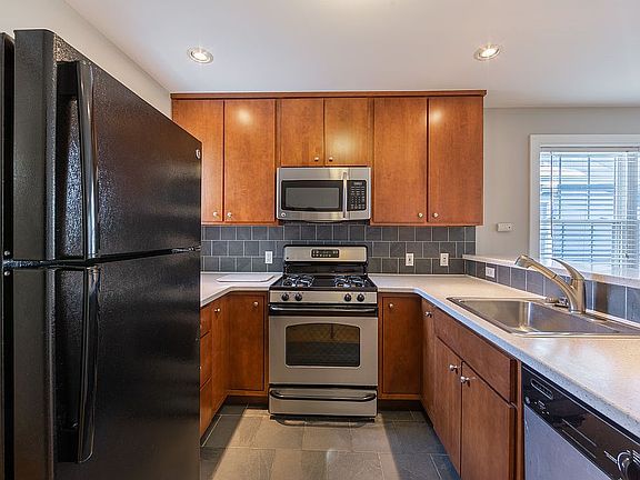 4th image of 123-125 Garrett Ave