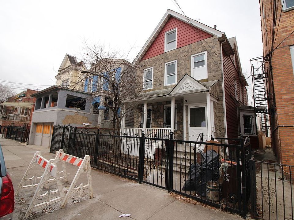 1st image of 814 E 223rd St