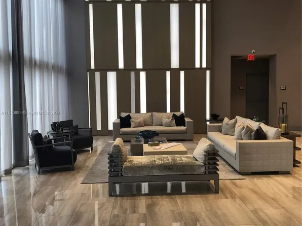 5300 NW Paseo Blvd #1705, Miami, FL 33166