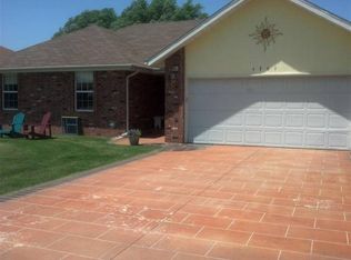 4761 W Burbank St, Springfield, MO 65802