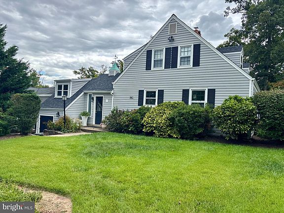 2nd image of 3207 Cameron Mills Rd