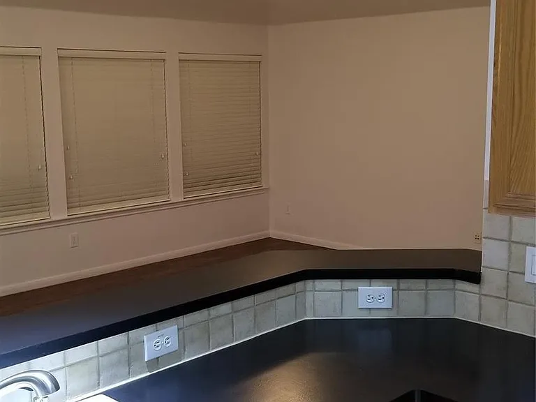 935 Rock Springs Dr — Photo 17