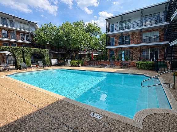 3rd image of 8401 N NEW BRAUNFELS AVE #213A