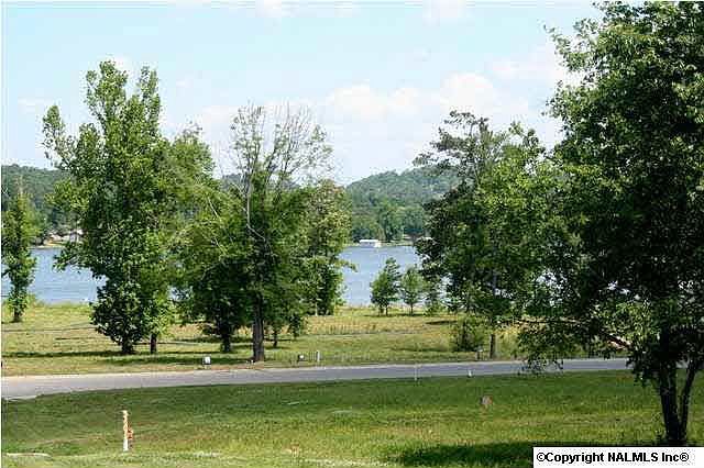 1st image of 115 Lake Creek Dr