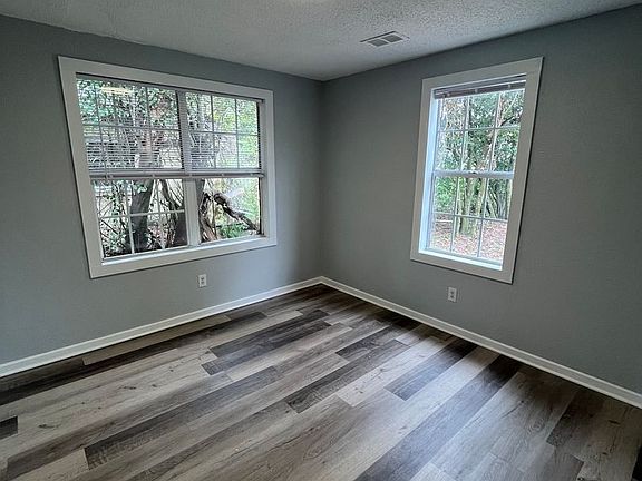 5th image of 1137 Edith Ave