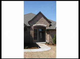 4009 Acoma Dr, Moore, OK 73160