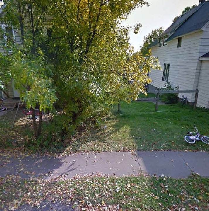 2nd image of Between 3128 And 3132 Restormel St