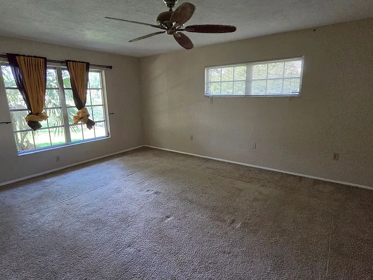 1876 Mid Ocean Cir — Photo 7