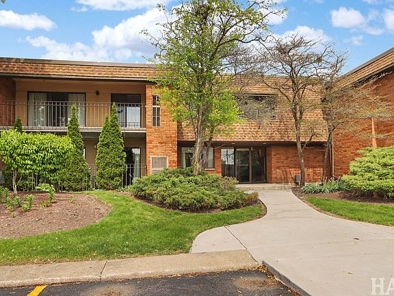3rd image of 70 Old Oak Dr APT 124