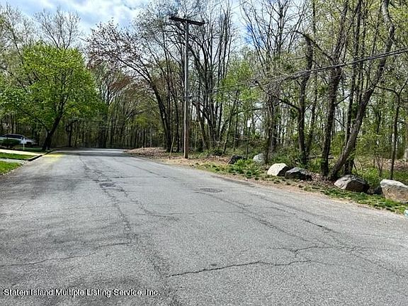 5th image of 291 Stafford Ave