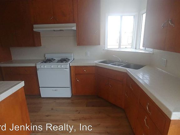 5th image of 18034 Glenburn Ave #130