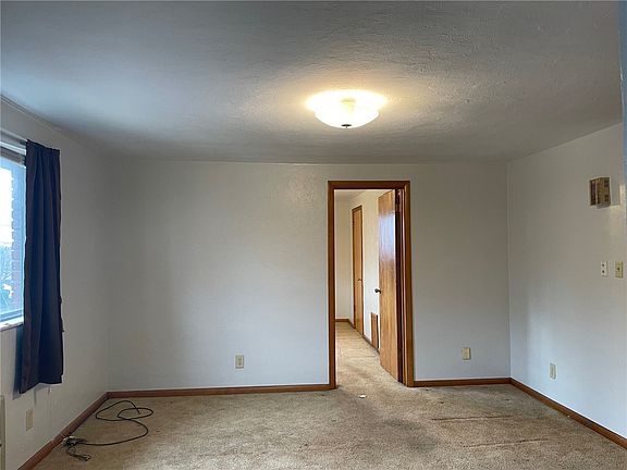 4th image of 710 Lewis Ave Unit B