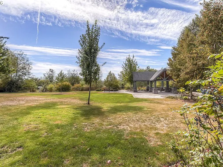 1060 SE Portlandia Ave — Photo 22