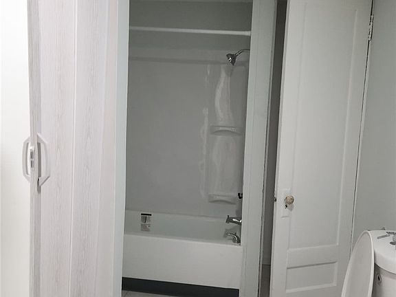 3rd image of 275 Linden Ave