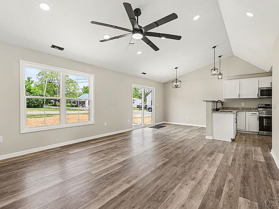 4th image of 399 Elmwood Ct