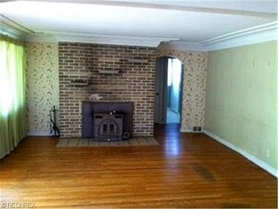 3rd image of 41584 Rosewood St