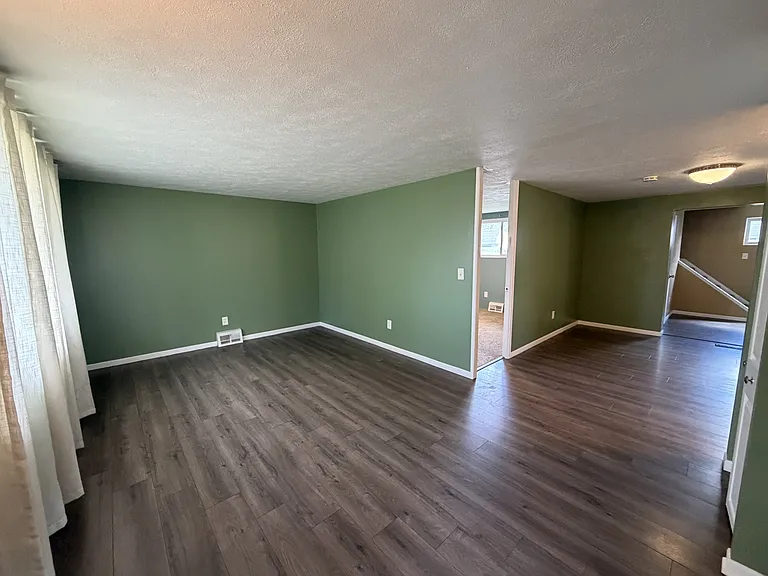 6475 Sandfield Dr — Photo 7