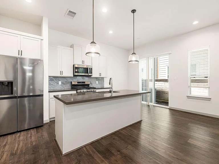 725 N Emile St — Photo 14