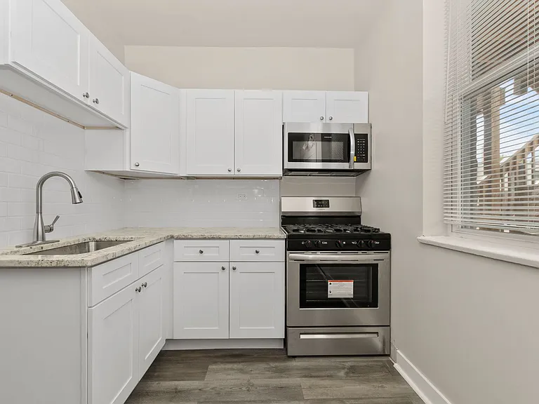 7018 S Clyde Ave — Photo 3