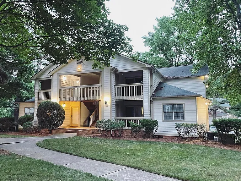 1032 Churchill Downs Ct #B — Photo 16