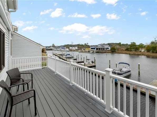 149 Harbor Watch Dr, Chesapeake, VA 23320