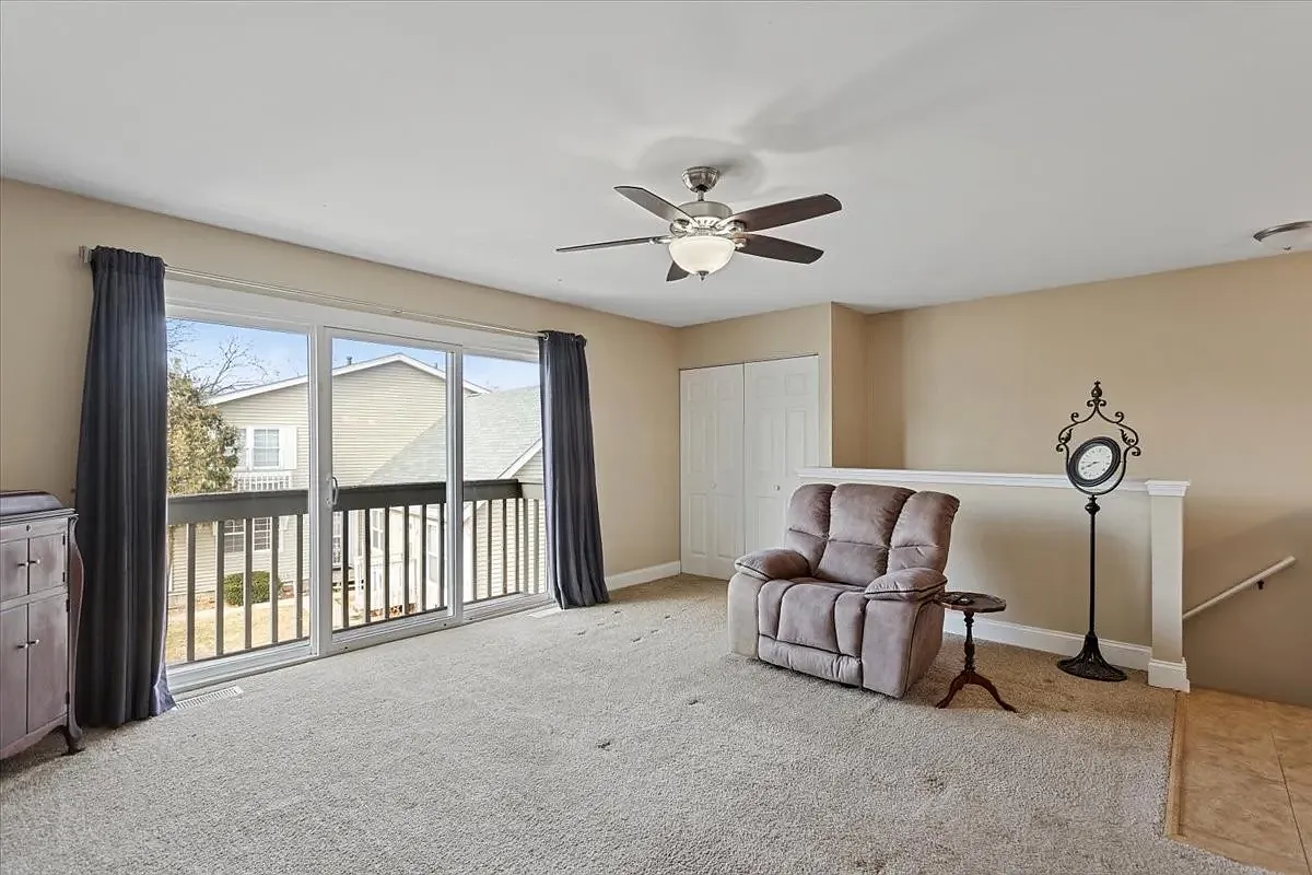 3 bed, 1108 sqft, $2,300 — Photo 1