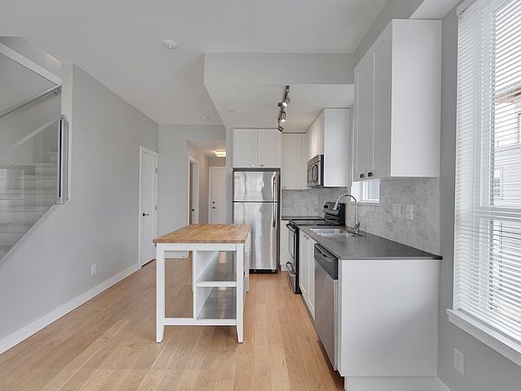 3rd image of 3080 Gladwin Rd #504