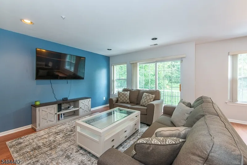 2 bed, 1.5 bath, $3,150 — Photo 2