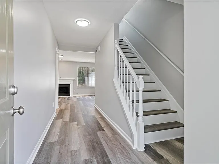 6623 Sevenoaks Dr — Photo 3