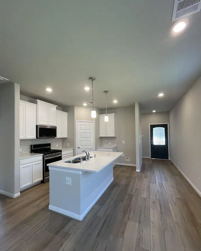 3 bed, 2.0 bath, 1467 sqft, $1,950 — Photo 4