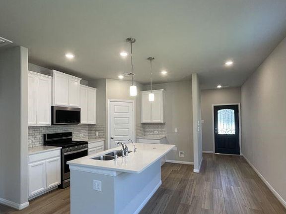 4th image of 7052 Silverleaf Oak St