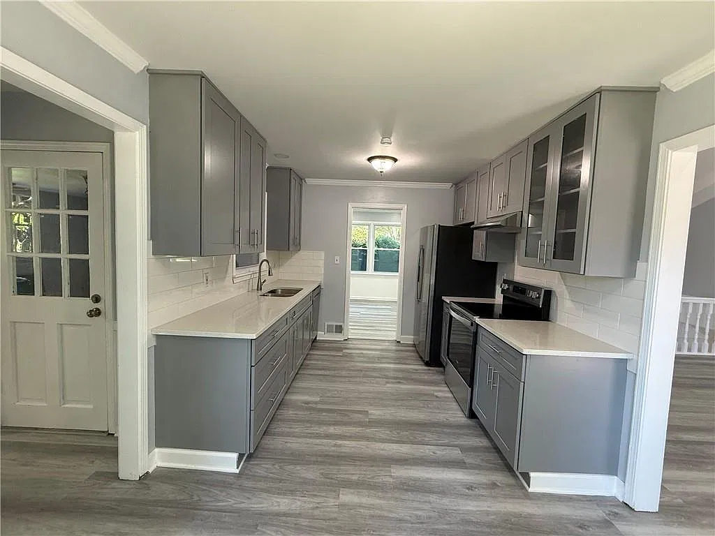 3 bed, 2.0 bath, 1836 sqft, $2,200 — Photo 3