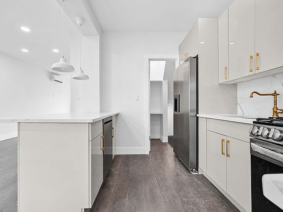 5th image of 11322 204th St