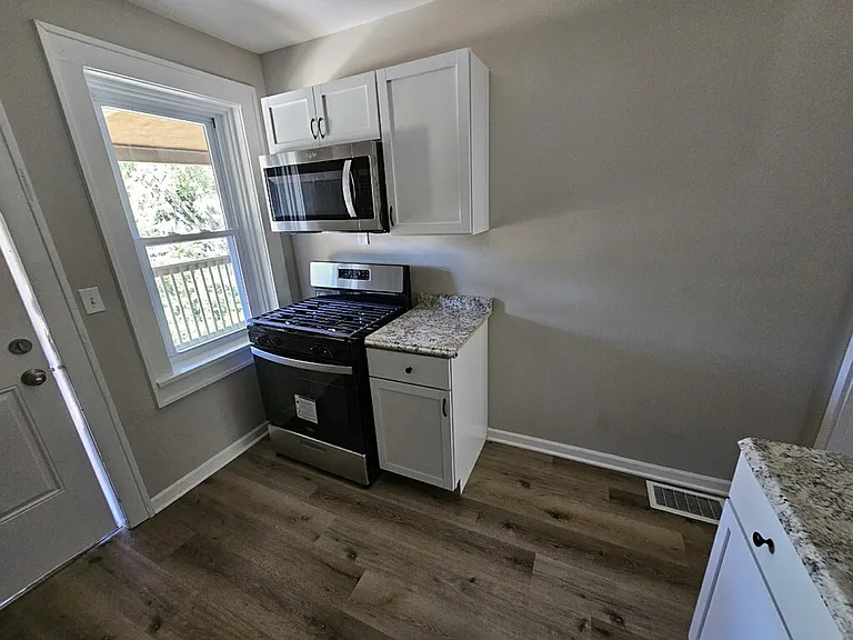 1420 22nd Ave — Photo 2