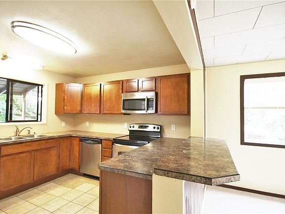 5th image of 809 W Wynooche Ave