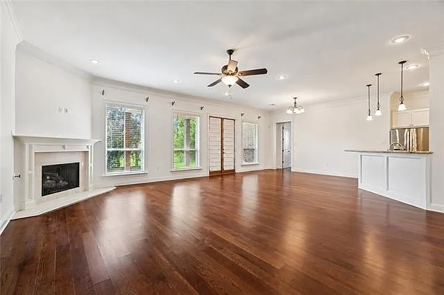 3 bed, 2.0 bath, 2261 sqft, $3,000 — Photo 4
