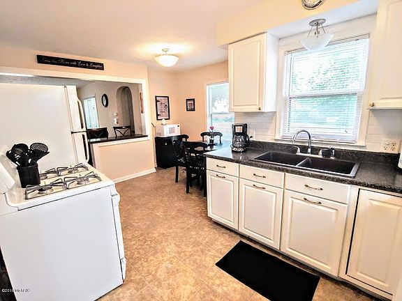 4th image of 308 W 22nd St