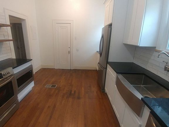 5th image of 411 W Mistletoe Ave