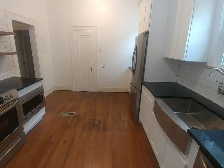 411 W Mistletoe Ave — Photo 5