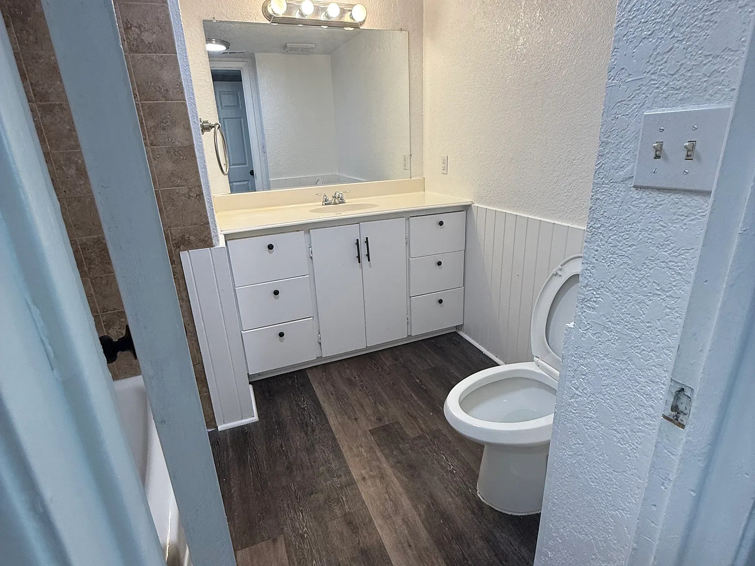 5 bed, 2.5 bath, 2291 sqft, $2,150 — Photo 4