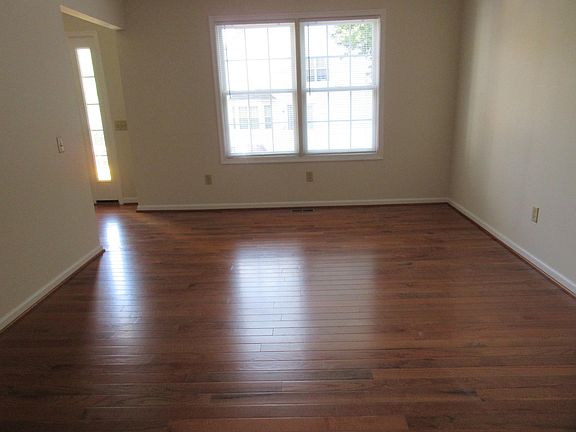 4th image of 442 Larkspur Ln
