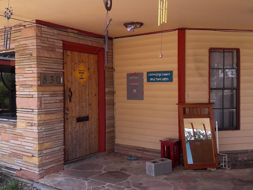 1st image of 830 10th Ave N