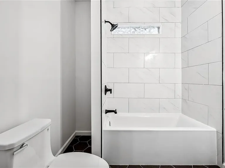 976 Hall Pl NW — Photo 33