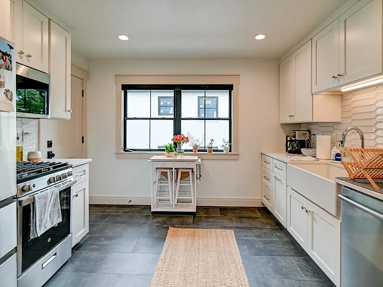 401 Presidential Ln #3 — Photo 9