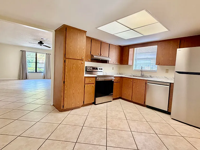 9121 E Highland Pines Dr — Photo 2