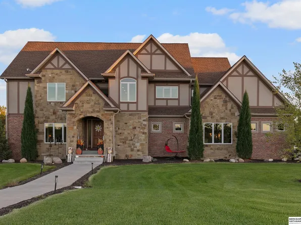 17350 Birdsong Pl, Hickman, NE 68372