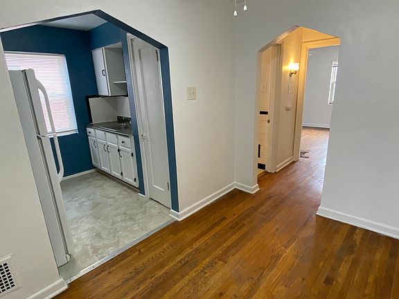 3rd image of 5418 Chippewa St #2E