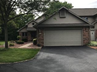 3368 Rivers Edge Dr, Wayne, MI 48184