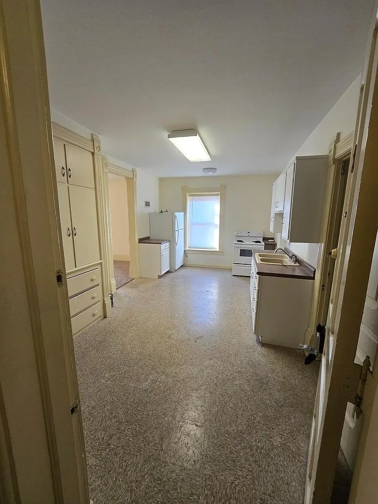 318 Liberty St - 318 1/2 Liberty St Apt# 3 — Photo 3