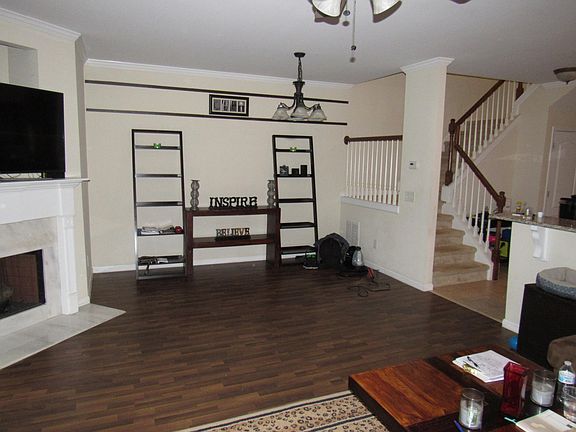 Dine in area or additional space for TV or other furniture